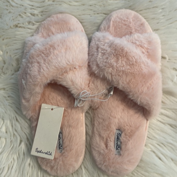 SPLENDID SLIPPERS SIZE M/L BRAND NEW COLOR LIGHT PINK SO FLUFFY - Picture 3 of 8